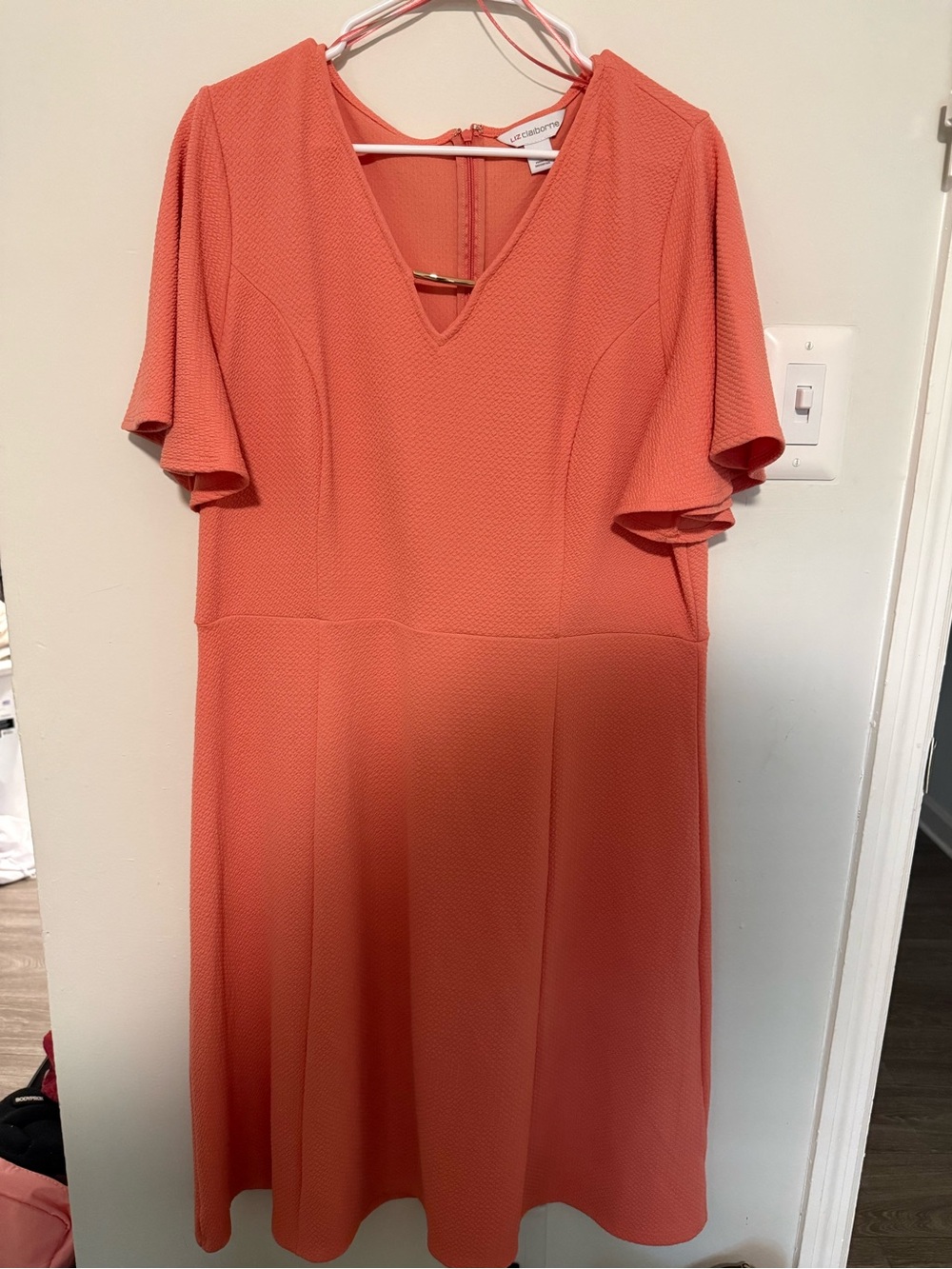 Liz Claiborne Coral Midi Dress with V-Neck and Flutter Sleeves